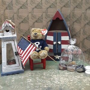 5pc. Patriotic "ocean style" red, white, and blue Americana decor